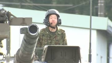 陸上自衛隊玖珠駐屯地で二十歳のつどい　戦車と並び15人が門出　大分