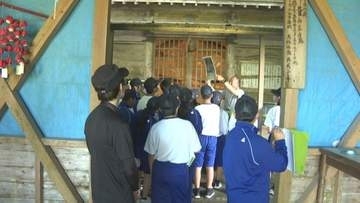 中学生が歴史ある摩崖仏など見学　ジオパーク体験学習　大分
