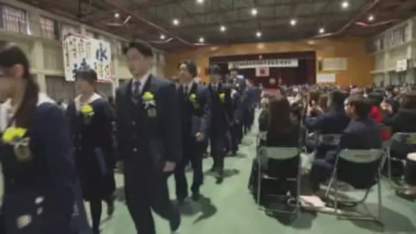大分高校で卒業式　241人が学び舎を巣立つ