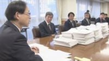 大分県に屋内50メートルプール建設を要望　10万人超の署名を知事に提出