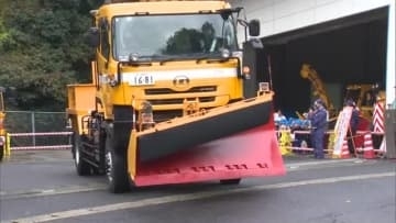 トラックの力強さに子供たちが興奮！本格的な冬を前に岡山県北の国道で除雪車の出発式【岡山・奈義町】