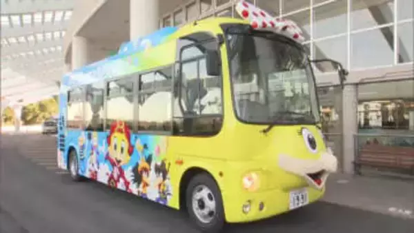 正面に施設のメインキャラクターデザイン…丸亀市のレオマリゾートに新型バス登場、施設内で活躍へ【香川】