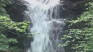 【涼を求めて】７）豪快「男滝」穏やか「女滝」と清らかな湧き水で親しまれる新庄村の納涼スポット【岡山】