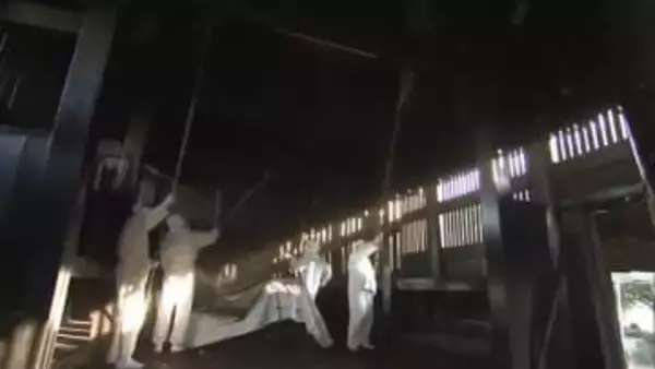 岡山市の吉備津神社　御釜殿のすす払い式