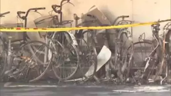 倉敷市で深夜にマンション駐車場でオートバイなどを全焼する火事　女性２人救急搬送も命に別条なし【岡山】