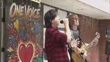 「人気バンドＢ’ｚの稲葉浩志さんのふるさと津山市でものまねライブ開催　商店街が熱気に包まれる【岡山】」の画像1