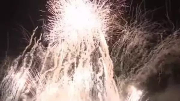 丸亀市のレオマリゾートで約3200発の花火が夜空彩るイベント【香川】