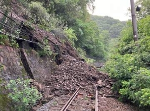 【斜面崩壊】ドローンなどで安全確認しながら土砂撤去　土讃線の琴平～阿波池田　あすも終日運転見合わせ