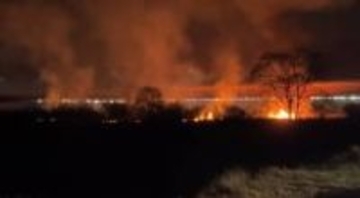 総社市下原の高梁川河川敷で火事　約５時間後に鎮火…一時、新総社大橋が通行止めに　ケガ人なし【岡山】