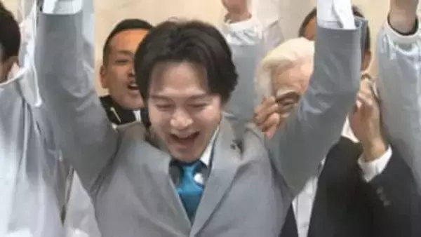 津山市長選挙で現職ら三つどもえの接戦制し初当選　光井聡氏（４０）に当選証書【岡山】