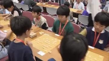 トップ棋士同士の対戦を前にこども将棋大会開催　真剣な表情で対局に臨む【香川・高松市】
