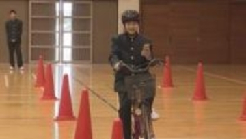 運転中の「ながらスマホ」はなぜ“危険”なのかを実体験…高松市で高校生対象の自転車交通安全教室【香川】