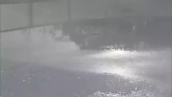 オープンに向け準備進む…津山市のスケート場でリンクの氷を張る作業　初日と毎週金曜は滑走料無料【岡山】