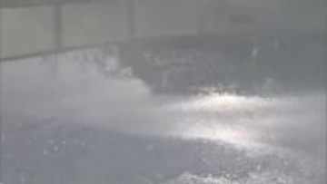 オープンに向け準備進む…津山市のスケート場でリンクの氷を張る作業　初日と毎週金曜は滑走料無料【岡山】