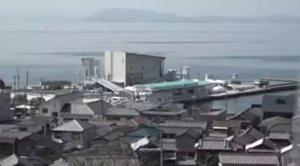 小豆島・坂手港で男性が岸壁に上がる際、海に転落…ケガなし　高松・神戸航路の乗り場近くの岸壁【香川】