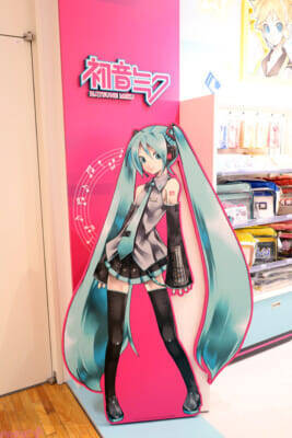 ホロライブや初音ミクにエスターバニーなど日本の「Kawaii」が満載！ 6つの専門店が展開する「キデイランド オモカド店」フォトレポート
