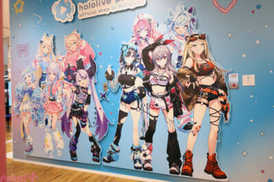 ホロライブや初音ミクにエスターバニーなど日本の「Kawaii」が満載！ 6つの専門店が展開する「キデイランド オモカド店」フォトレポート