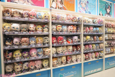 ホロライブや初音ミクにエスターバニーなど日本の「Kawaii」が満載！ 6つの専門店が展開する「キデイランド オモカド店」フォトレポート