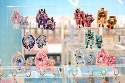 ホロライブや初音ミクにエスターバニーなど日本の「Kawaii」が満載！ 6つの専門店が展開する「キデイランド オモカド店」フォトレポート