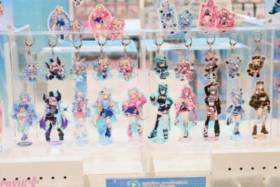 ホロライブや初音ミクにエスターバニーなど日本の「Kawaii」が満載！ 6つの専門店が展開する「キデイランド オモカド店」フォトレポート