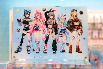 ホロライブや初音ミクにエスターバニーなど日本の「Kawaii」が満載！ 6つの専門店が展開する「キデイランド オモカド店」フォトレポート