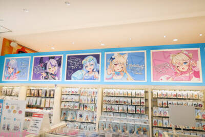 ホロライブや初音ミクにエスターバニーなど日本の「Kawaii」が満載！ 6つの専門店が展開する「キデイランド オモカド店」フォトレポート