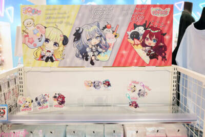 ホロライブや初音ミクにエスターバニーなど日本の「Kawaii」が満載！ 6つの専門店が展開する「キデイランド オモカド店」フォトレポート