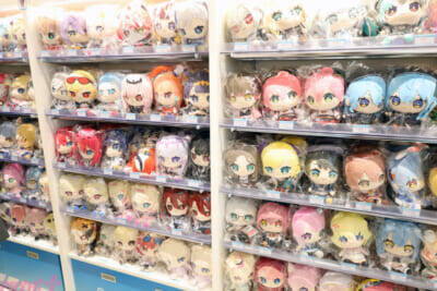 ホロライブや初音ミクにエスターバニーなど日本の「Kawaii」が満載！ 6つの専門店が展開する「キデイランド オモカド店」フォトレポート