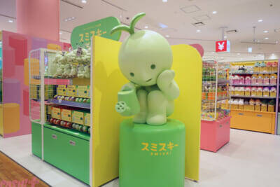 ホロライブや初音ミクにエスターバニーなど日本の「Kawaii」が満載！ 6つの専門店が展開する「キデイランド オモカド店」フォトレポート