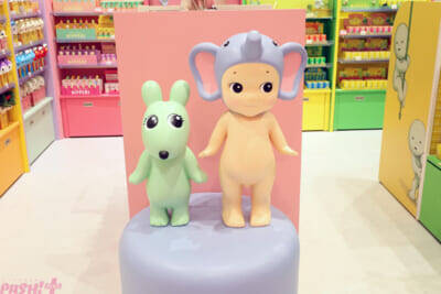 ホロライブや初音ミクにエスターバニーなど日本の「Kawaii」が満載！ 6つの専門店が展開する「キデイランド オモカド店」フォトレポート