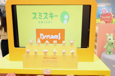 ホロライブや初音ミクにエスターバニーなど日本の「Kawaii」が満載！ 6つの専門店が展開する「キデイランド オモカド店」フォトレポート