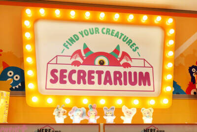 ホロライブや初音ミクにエスターバニーなど日本の「Kawaii」が満載！ 6つの専門店が展開する「キデイランド オモカド店」フォトレポート