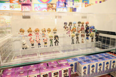 ホロライブや初音ミクにエスターバニーなど日本の「Kawaii」が満載！ 6つの専門店が展開する「キデイランド オモカド店」フォトレポート