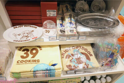 ホロライブや初音ミクにエスターバニーなど日本の「Kawaii」が満載！ 6つの専門店が展開する「キデイランド オモカド店」フォトレポート