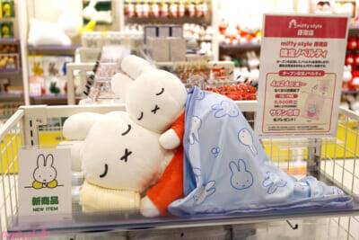 ホロライブや初音ミクにエスターバニーなど日本の「Kawaii」が満載！ 6つの専門店が展開する「キデイランド オモカド店」フォトレポート