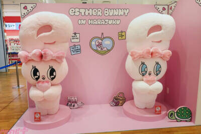 ホロライブや初音ミクにエスターバニーなど日本の「Kawaii」が満載！ 6つの専門店が展開する「キデイランド オモカド店」フォトレポート