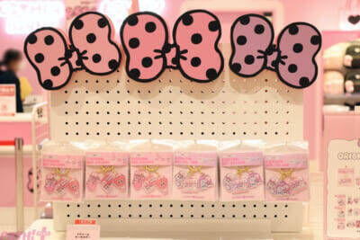 ホロライブや初音ミクにエスターバニーなど日本の「Kawaii」が満載！ 6つの専門店が展開する「キデイランド オモカド店」フォトレポート