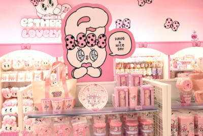 ホロライブや初音ミクにエスターバニーなど日本の「Kawaii」が満載！ 6つの専門店が展開する「キデイランド オモカド店」フォトレポート
