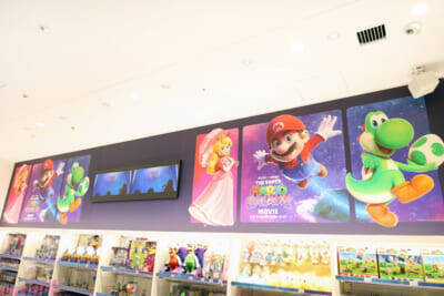 ホロライブや初音ミクにエスターバニーなど日本の「Kawaii」が満載！ 6つの専門店が展開する「キデイランド オモカド店」フォトレポート