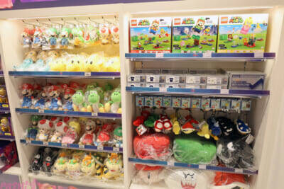 ホロライブや初音ミクにエスターバニーなど日本の「Kawaii」が満載！ 6つの専門店が展開する「キデイランド オモカド店」フォトレポート