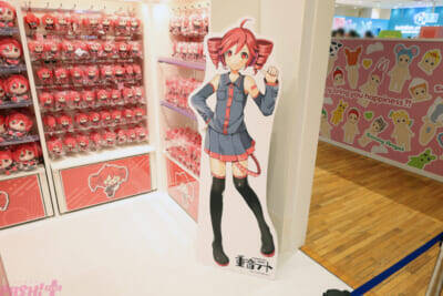 ホロライブや初音ミクにエスターバニーなど日本の「Kawaii」が満載！ 6つの専門店が展開する「キデイランド オモカド店」フォトレポート
