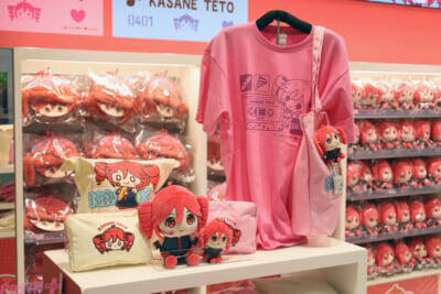 ホロライブや初音ミクにエスターバニーなど日本の「Kawaii」が満載！ 6つの専門店が展開する「キデイランド オモカド店」フォトレポート