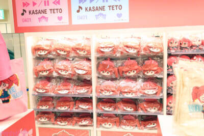 ホロライブや初音ミクにエスターバニーなど日本の「Kawaii」が満載！ 6つの専門店が展開する「キデイランド オモカド店」フォトレポート