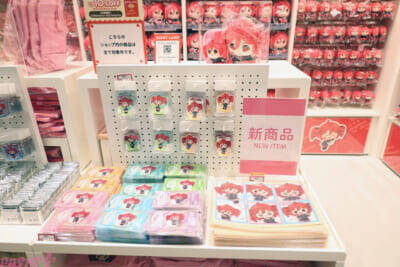 ホロライブや初音ミクにエスターバニーなど日本の「Kawaii」が満載！ 6つの専門店が展開する「キデイランド オモカド店」フォトレポート