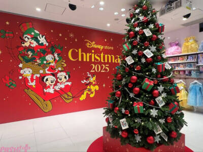 ディズニーストアでクリスマスシーズンを盛り上げるイベントが実施！ スペシャル店舗装飾や、きらきら輝く冬にぴったりのぬいぐるみシリーズも登場
