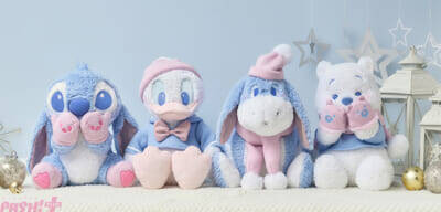 ディズニーストアでクリスマスシーズンを盛り上げるイベントが実施！ スペシャル店舗装飾や、きらきら輝く冬にぴったりのぬいぐるみシリーズも登場