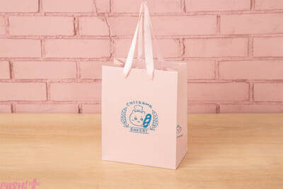 『ちいかわ』かわいいトレーやお土産にピッタリな紅茶缶も！ 「ちいかわベーカリー ポップアップショップ」がラフォーレ原宿にオープン