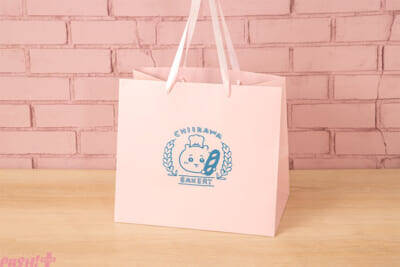 『ちいかわ』かわいいトレーやお土産にピッタリな紅茶缶も！ 「ちいかわベーカリー ポップアップショップ」がラフォーレ原宿にオープン