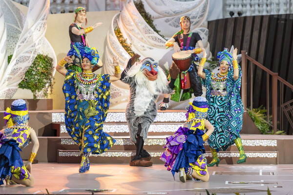 ミッキーが“世界のダンスと音楽の祭典”を開催！東京ディズニーシー新ショー「ダンス・ザ・グローブ！」が開幕