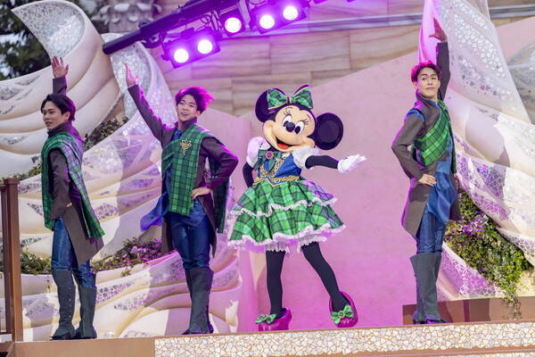 ミッキーが“世界のダンスと音楽の祭典”を開催！東京ディズニーシー新ショー「ダンス・ザ・グローブ！」が開幕
